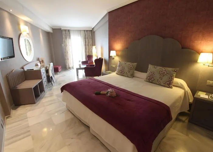 Hotel Balcon De Europa 4*